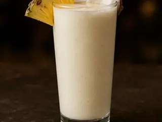 Piña Colada en la carta de Lunzar Bar Alicante