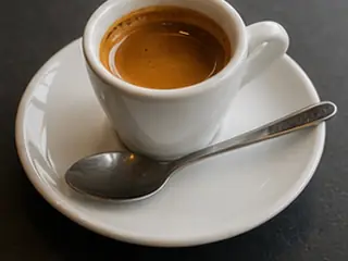 Café Solo (Espresso) en la carta de Lunzar Bar Alicante