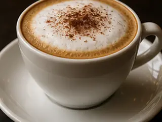 Capuccino en la carta de Lunzar Bar Alicante