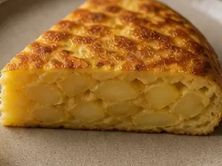 Porción de Tortilla en la carta de Lunzar Bar Alicante
